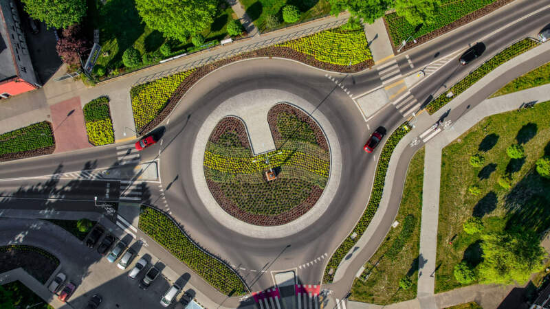 Knurów - rondo im. Focha na skrzyżowaniu ulic Szpitalnej i Kosmonautów